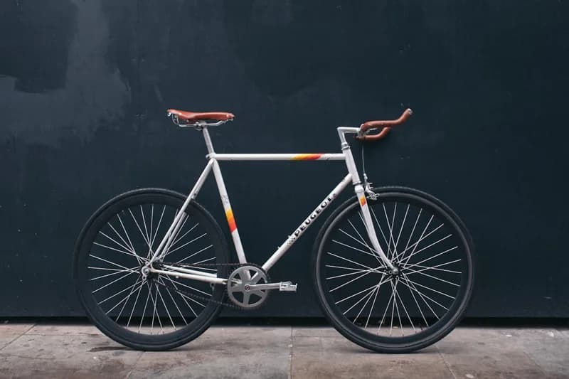 Photo de Vélo de route vintage blanc — Démo
