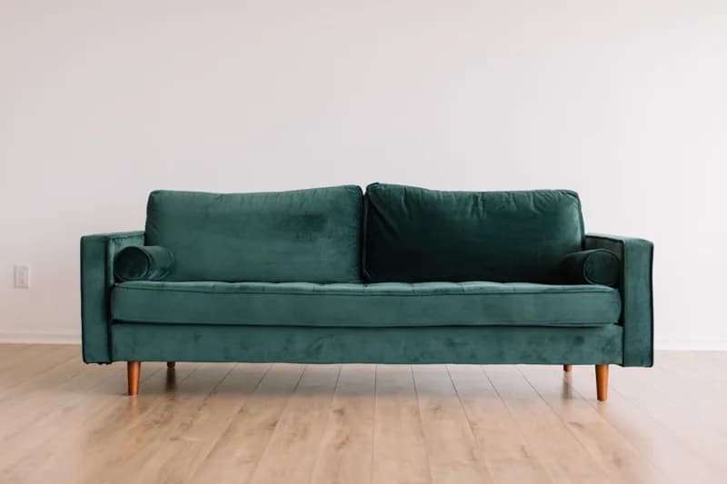 Photo de Canapé trois places en velours vert — Démo